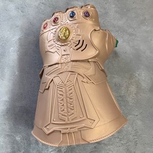 Marvel Avengers Infinity Gauntlet by Hasbro